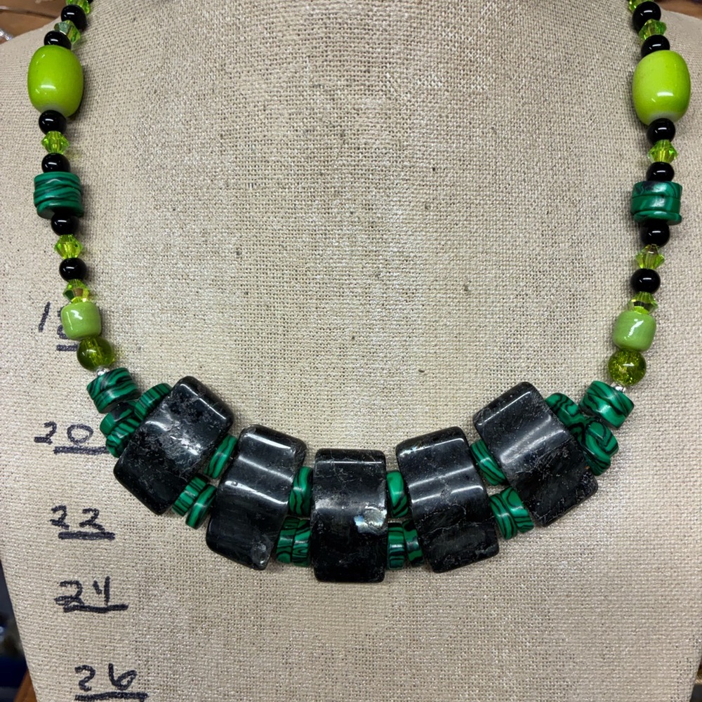 Malikite. Yooperlite Green Black Statement Beaded Necklace - Unbranded